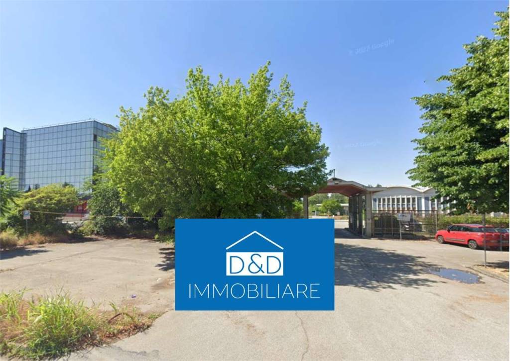 locale commerciale in vendita ad Orbassano