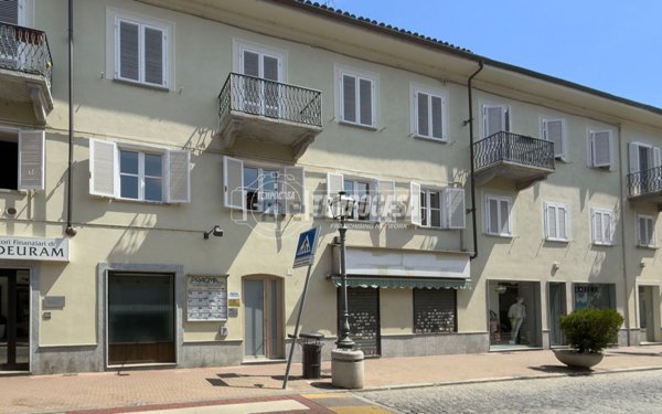 locale commerciale in vendita ad Orbassano