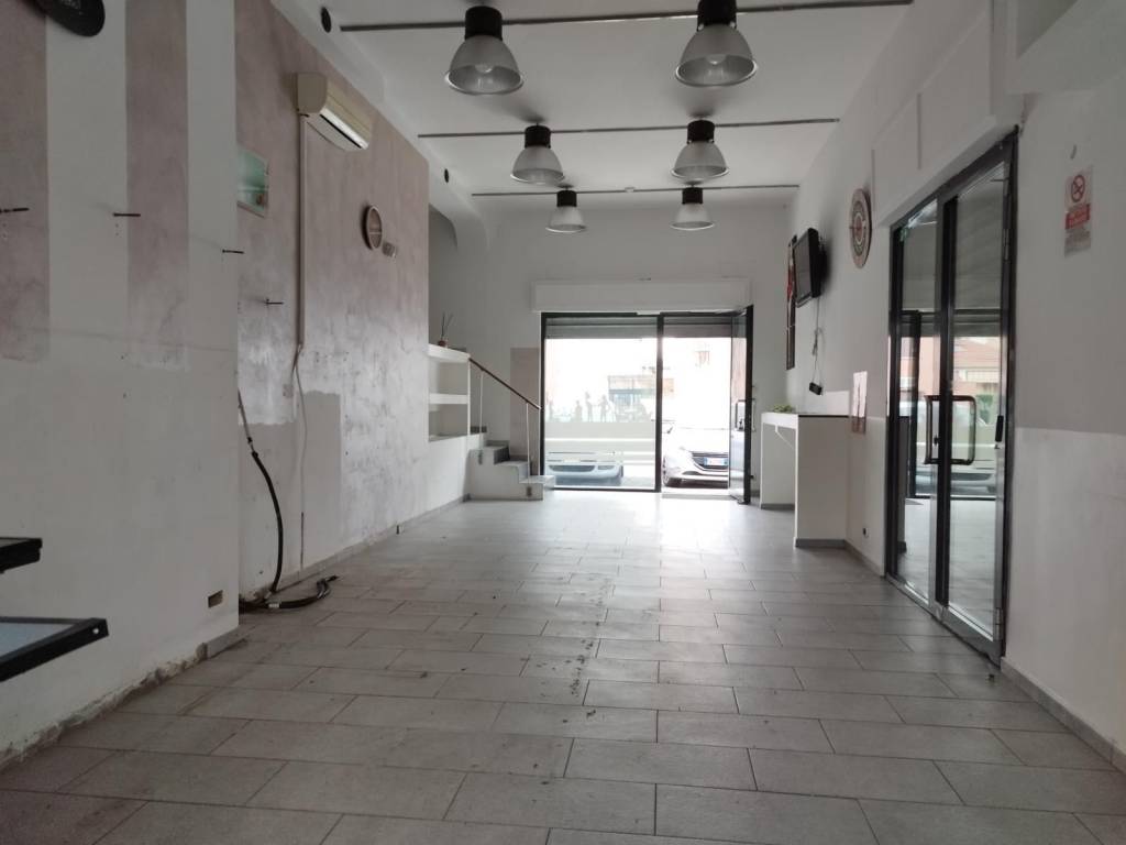 negozio in vendita ad Orbassano