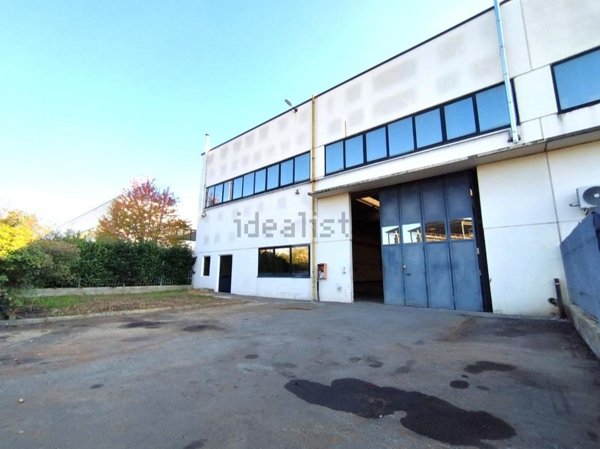 capannone in vendita ad Orbassano