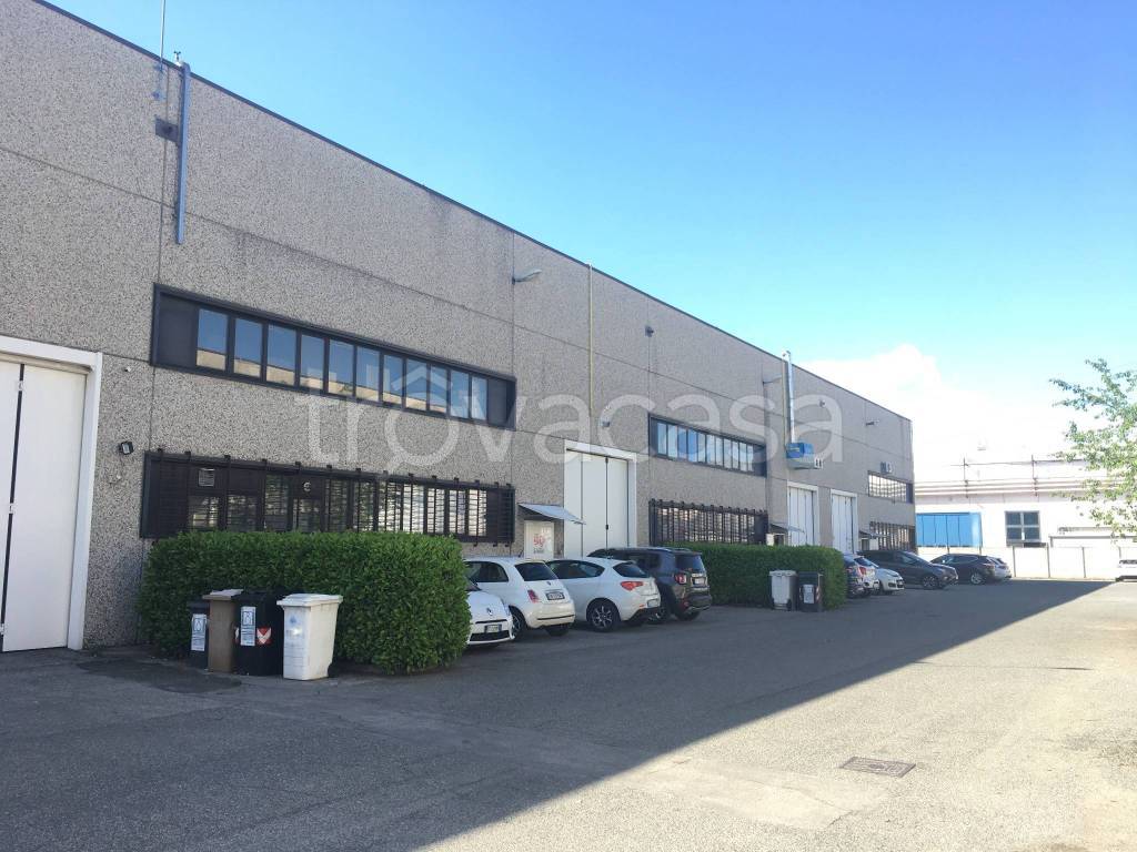 locale commerciale in vendita ad Orbassano