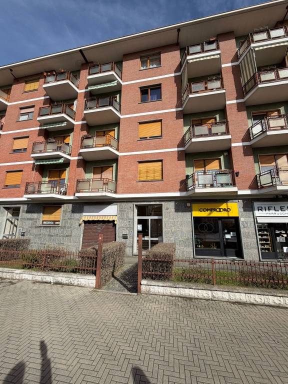 negozio in vendita ad Orbassano