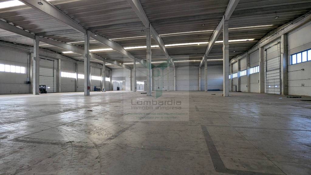 locale commerciale in vendita ad Orbassano