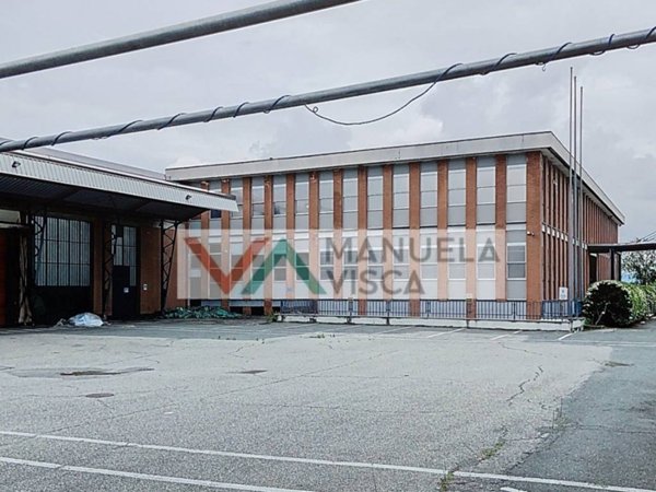 capannone in vendita ad Orbassano