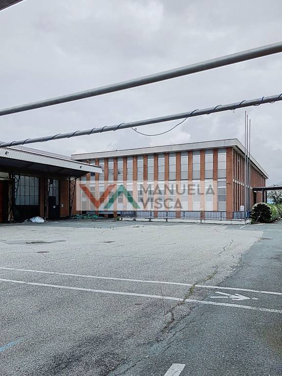 capannone in vendita ad Orbassano