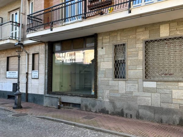 negozio in vendita ad Orbassano