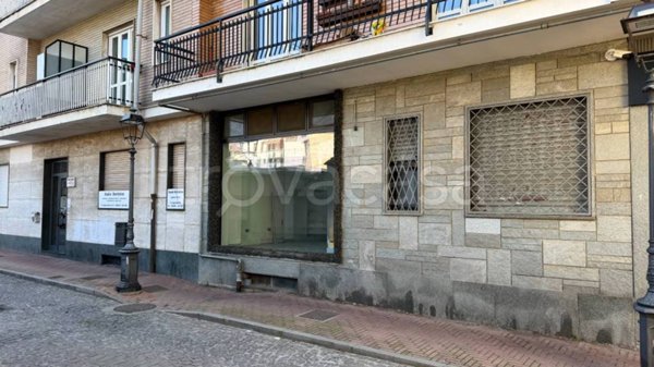 negozio in vendita ad Orbassano