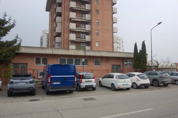 locale commerciale in vendita ad Orbassano