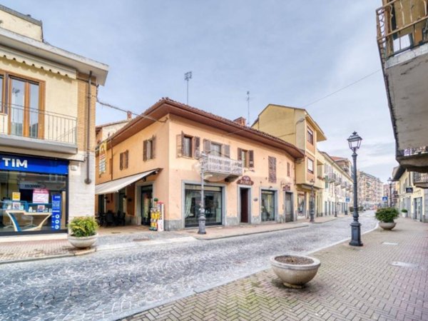 negozio in vendita ad Orbassano