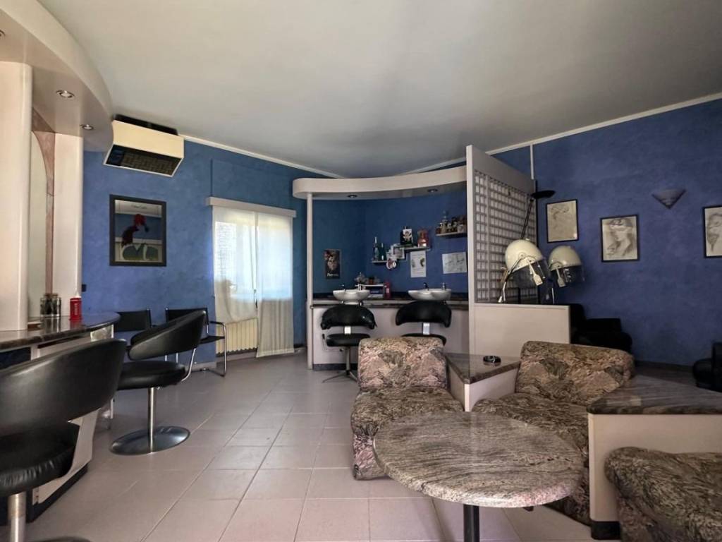 negozio in vendita ad Orbassano
