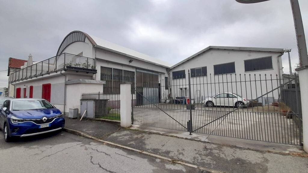 capannone in vendita ad Orbassano