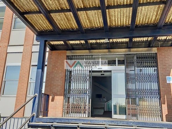 locale commerciale in vendita ad Orbassano