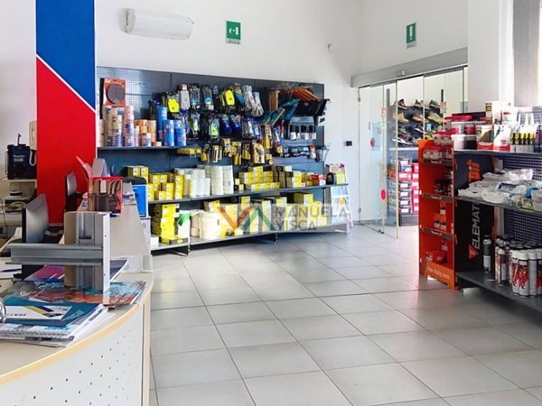 capannone in vendita ad Orbassano