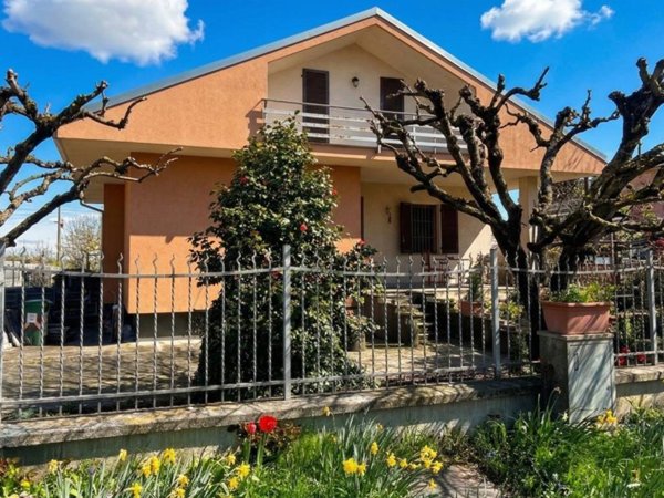 casa indipendente in vendita ad Orbassano in zona Tetti Valfrè