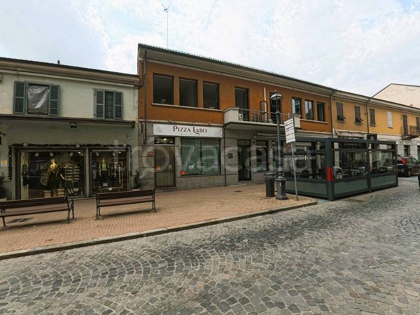 negozio in vendita ad Orbassano