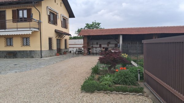 casa indipendente in vendita ad Orbassano in zona Tetti Valfrè