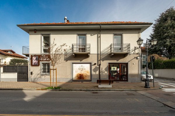 negozio in vendita ad Orbassano in zona Tetti Valfrè