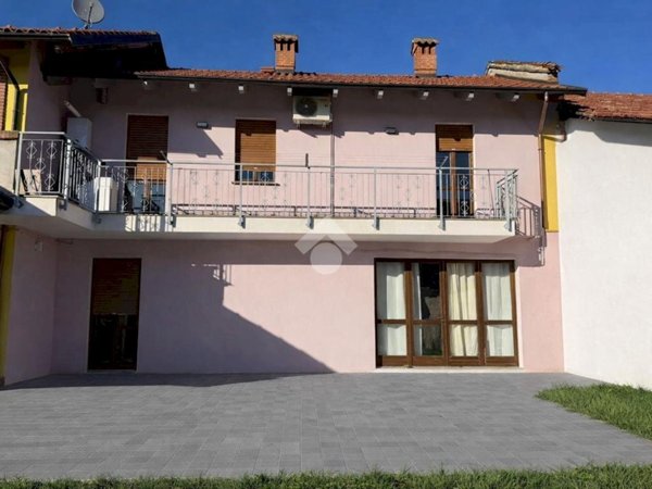 casa indipendente in vendita ad Orbassano in zona Tetti Valfrè
