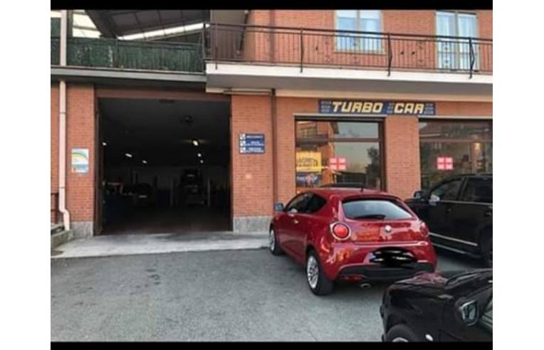 locale commerciale in vendita ad Orbassano in zona Tetti Valfrè