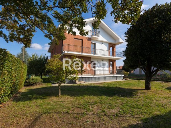 casa indipendente in vendita ad Orbassano in zona Tetti Valfrè