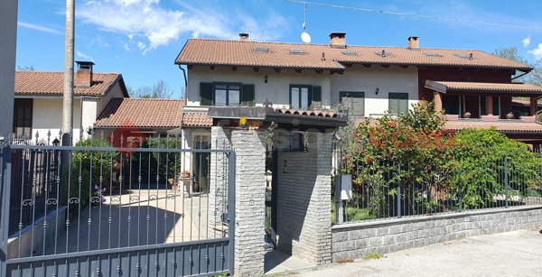 casa indipendente in vendita ad Osasco