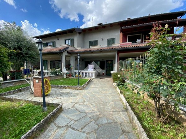 casa indipendente in vendita ad Osasco