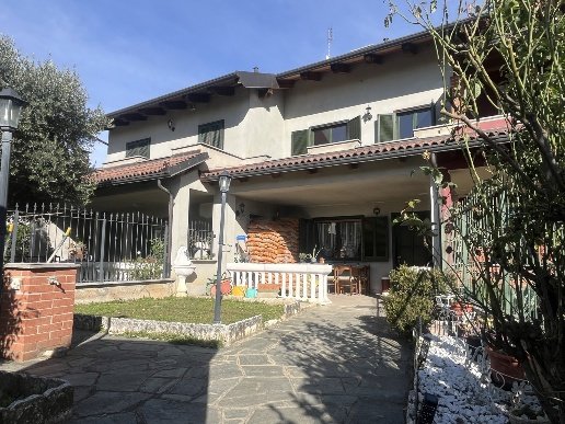 casa indipendente in vendita ad Osasco