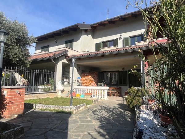 casa indipendente in vendita ad Osasco