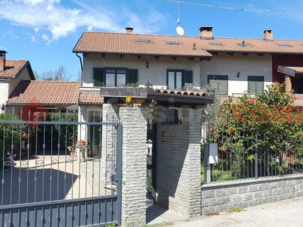 casa indipendente in vendita ad Osasco