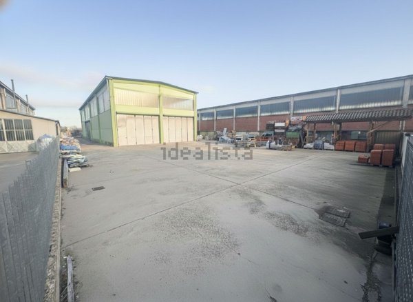 capannone in vendita ad Osasio