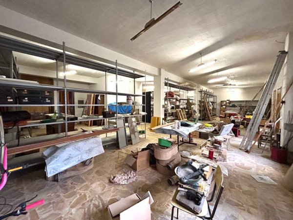 locale commerciale in vendita ad Oulx