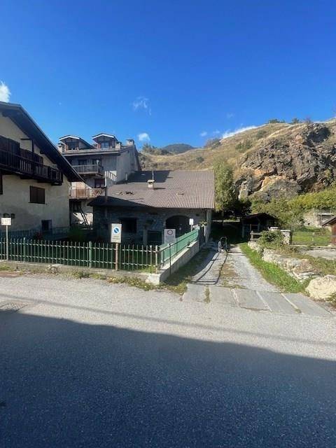 appartamento in vendita ad Oulx in zona Savoulx