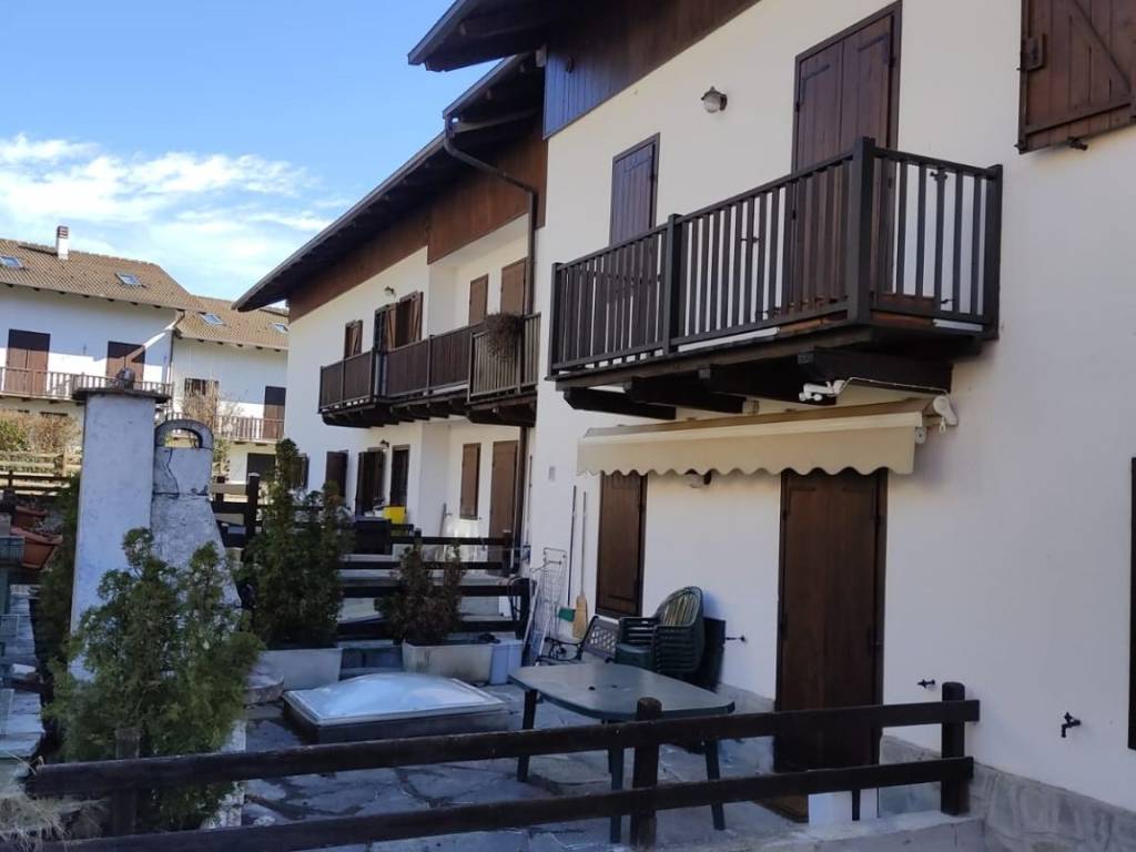 casa indipendente in vendita ad Oulx in zona Savoulx