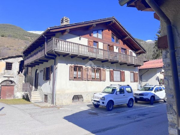 appartamento in vendita ad Oulx in zona Savoulx
