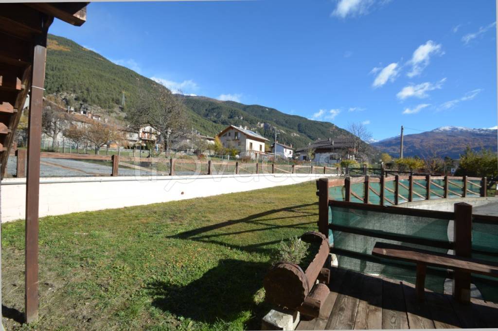 appartamento in vendita ad Oulx in zona Savoulx