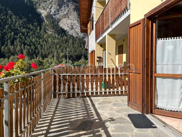 casa indipendente in vendita ad Oulx in zona Royeres