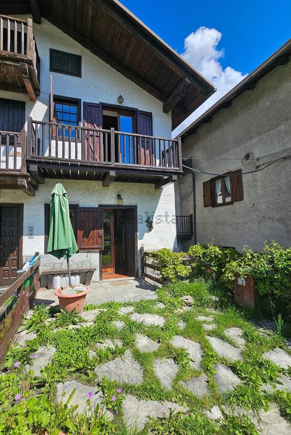casa semindipendente in vendita ad Oulx in zona Savoulx