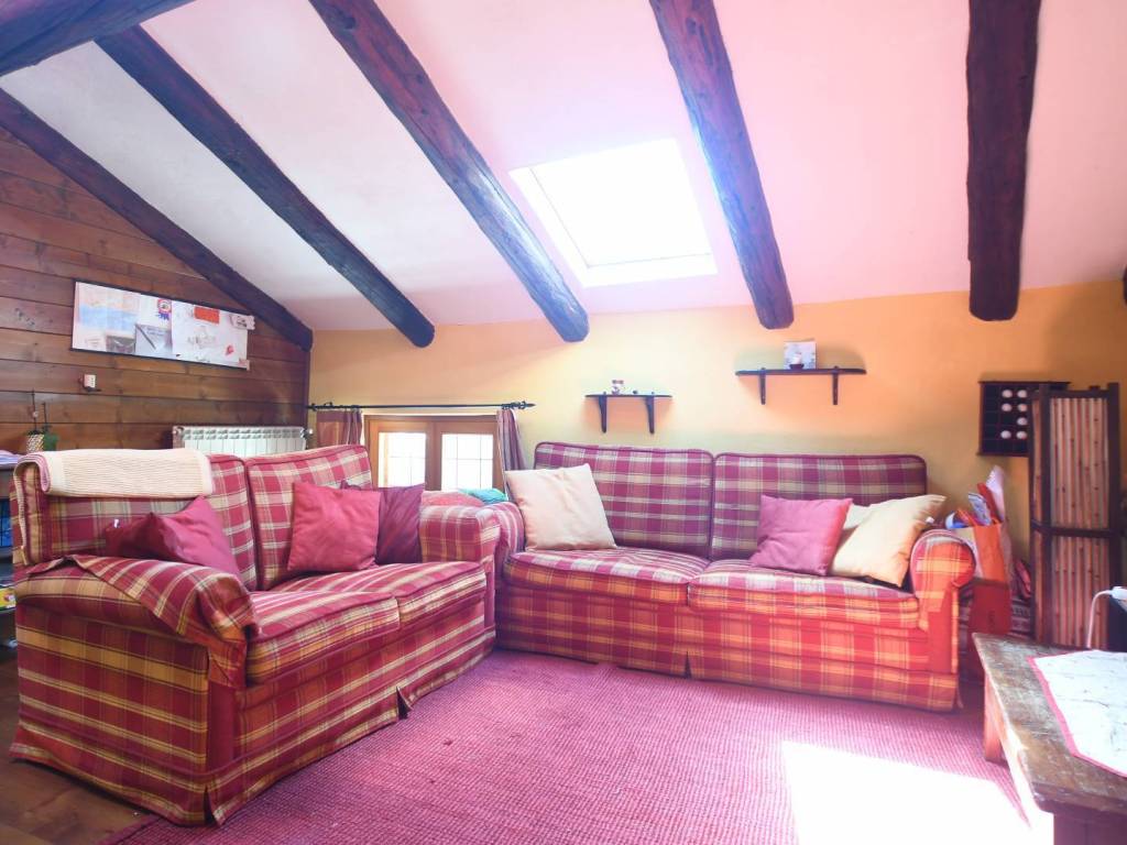 appartamento in vendita ad Oulx in zona Constans