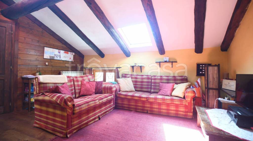 appartamento in vendita ad Oulx in zona Constans