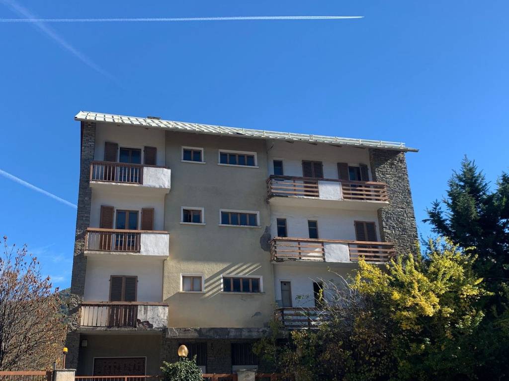 intera palazzina in vendita ad Oulx
