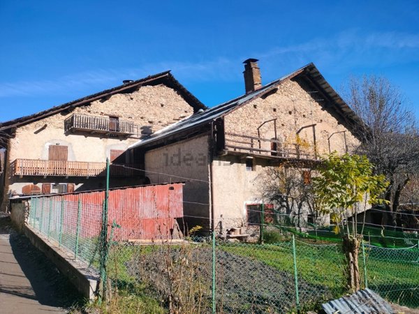 esavano in vendita ad Oulx in zona Beaulard