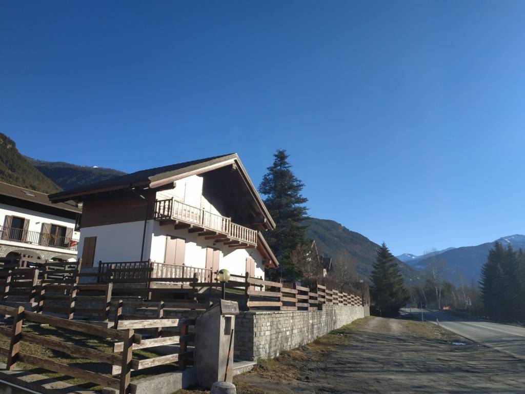 casa indipendente in vendita ad Oulx in zona Savoulx