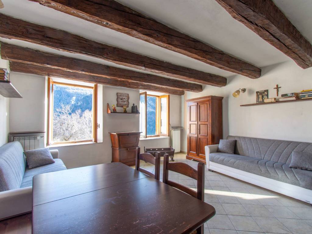 appartamento in vendita ad Oulx in zona Savoulx