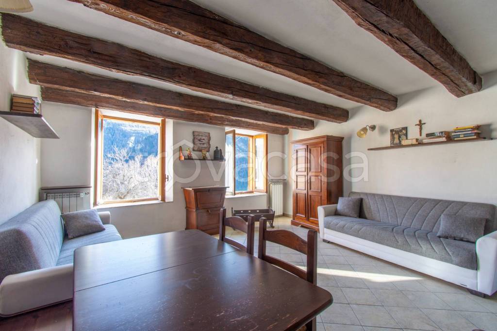 appartamento in vendita ad Oulx in zona Savoulx