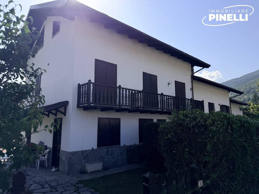 casa indipendente in vendita ad Oulx in zona Savoulx