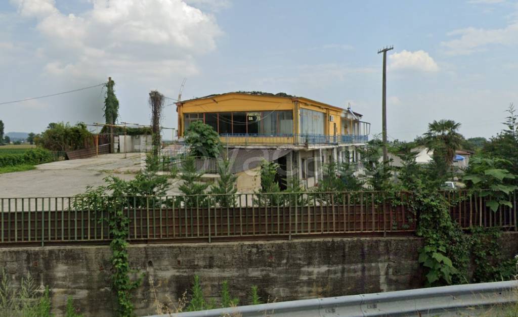 locale commerciale in vendita ad Ozegna