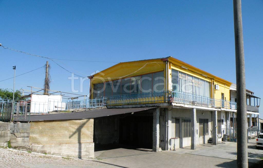 locale commerciale in vendita ad Ozegna