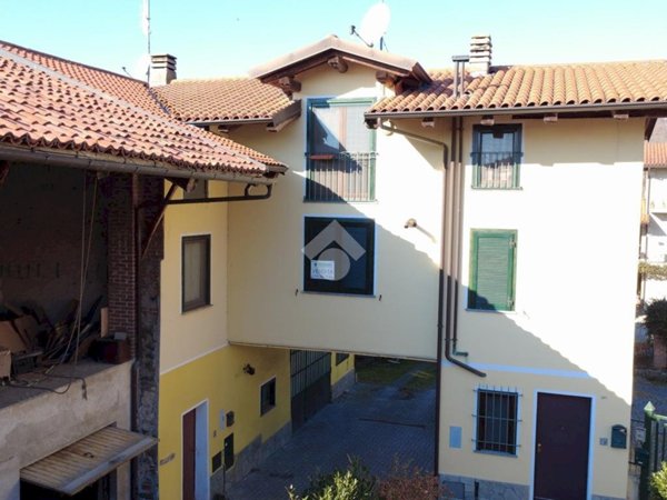 casa semindipendente in vendita a Palazzo Canavese