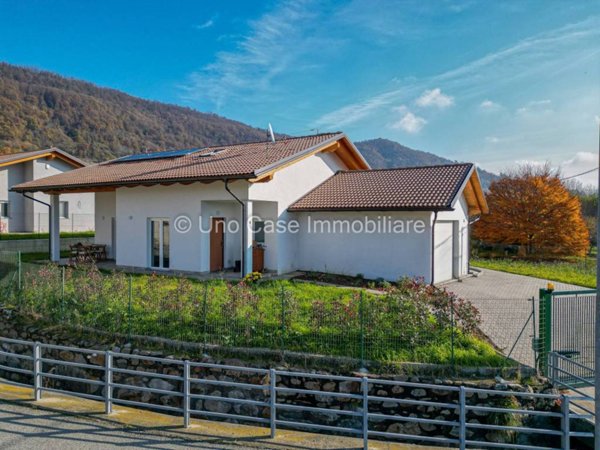 casa indipendente in vendita a Palazzo Canavese