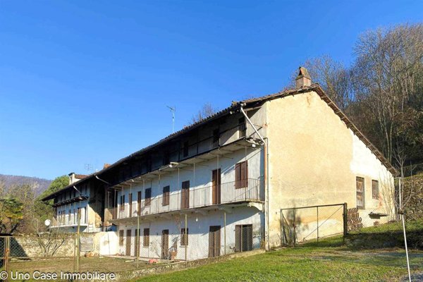 casale in vendita a Palazzo Canavese